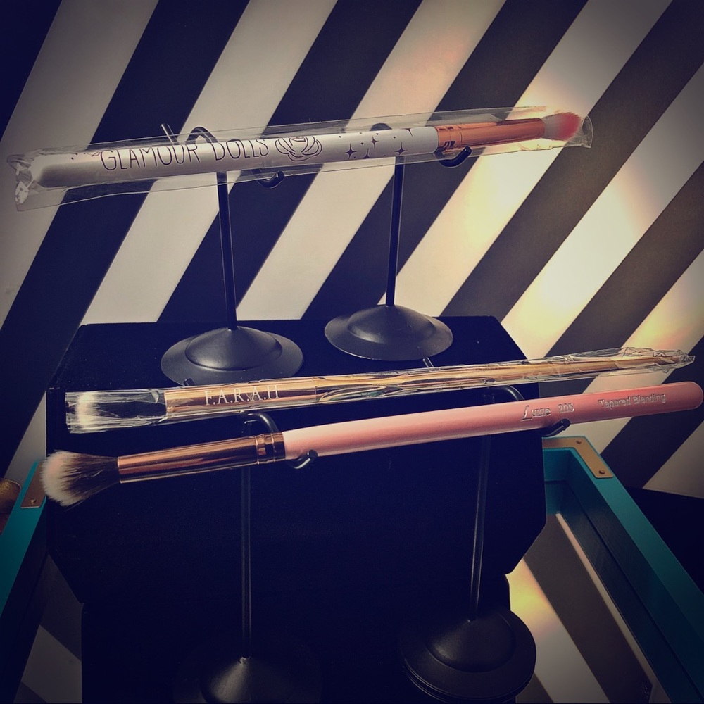 NWT Crease Brush Makeup Brush Bundle!
